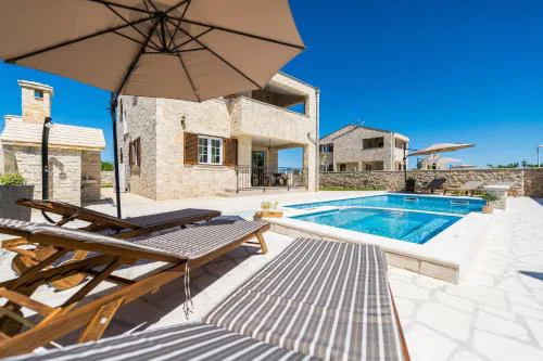 Luxury villa Vid1 with heated pool, jacuzzi and sauna 01 - by TA Leut Agency