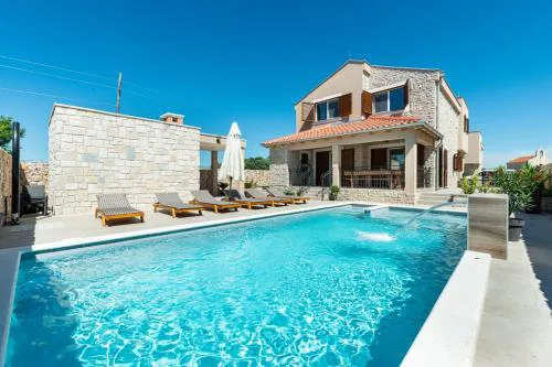Luxury villa with pool,jacuzzi and sauna 03 - by TA Leut Agency