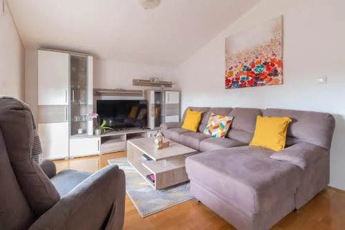 Modern Apartment Sara near the beach by TA Leut Agency