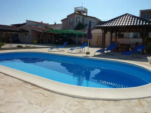 Queen beach Apartments - private pool - Sabunike III