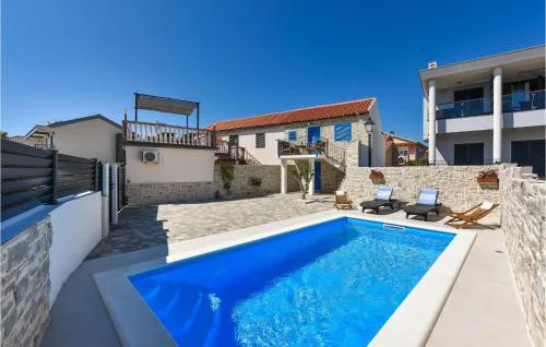 Stunning Home In Privlaka
