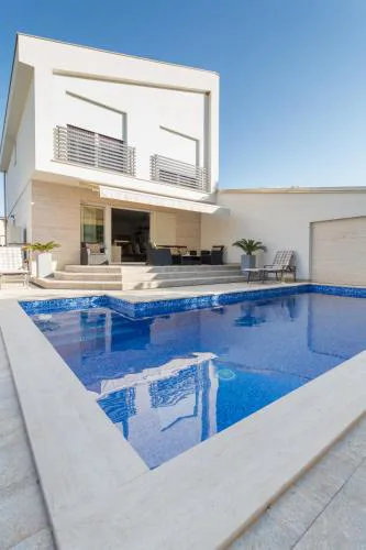 Villa Ema with heated saltwater pool, sauna and private gym - by TA Leut Agency