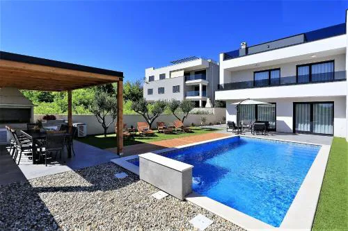 Villa Frantin - Heated Pool, Sauna, Jacuzzi, Activities