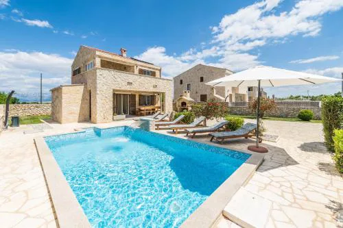 Villa Karin with heated pool - by TA Leut Agency