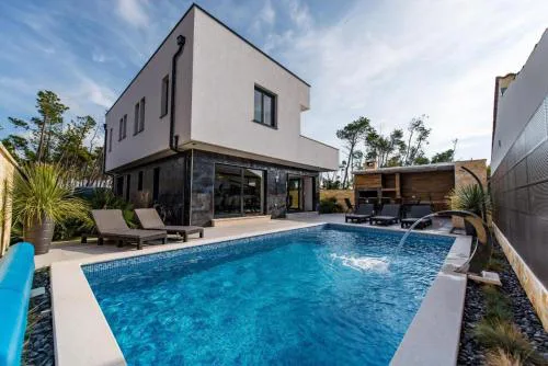 Villa Lisa by Belmont Realty
