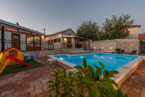 Villa Ika ZadarVillas