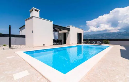 Lovely Home In Razanac With Wifi