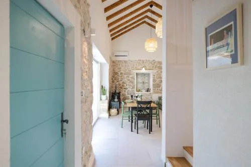 Stone House Lole