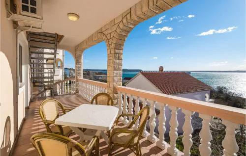 2 Bedroom Nice Apartment In Rtina