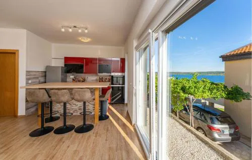Beautiful Apartment In Rtina With Wifi