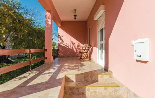 Three-Bedroom Holiday Home In Sikovo