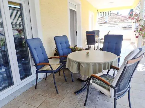 Apartment in Starigrad-Paklenica 6860