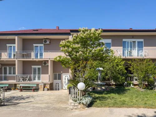 Tinka, Apartment No 12
