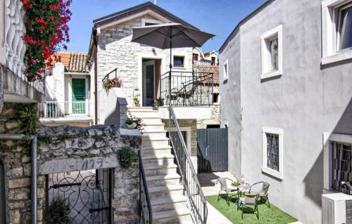 Cozy Home In Turanj With Wifi