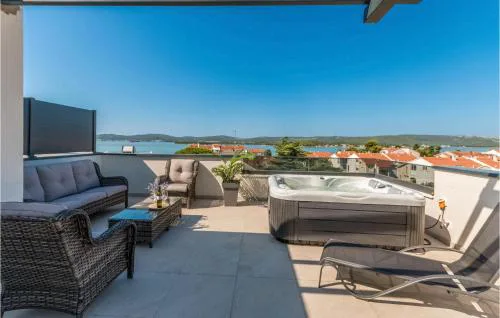 Gorgeous Apartment In Turanj With Wifi
