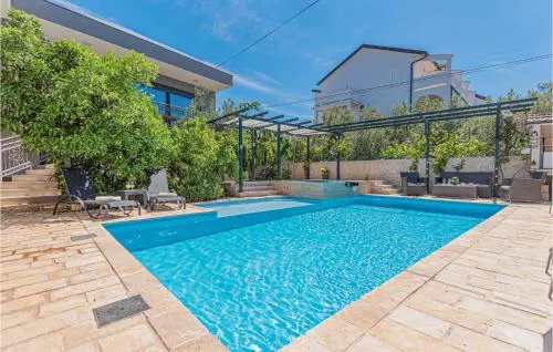 1 Bedroom Lovely Apartment In Brodarica