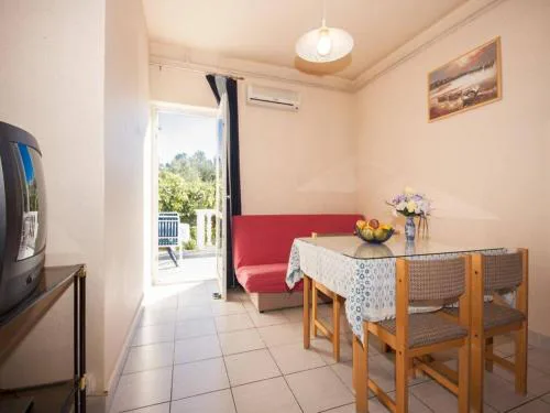 One-bedroom apartment near beach
