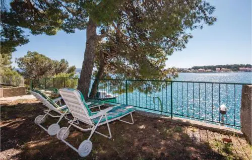Three-Bedroom Apartment In Brodarica