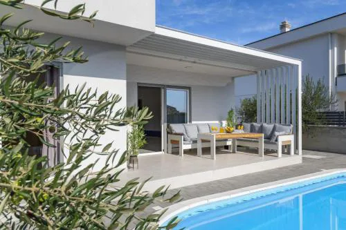 Holiday House Libra