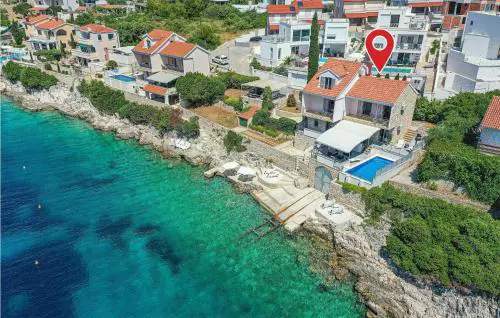 4 Bedroom Cozy Home In Razanj