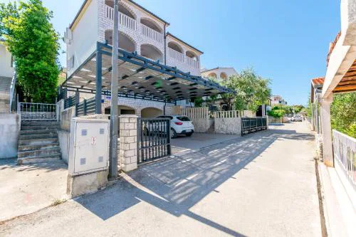 Apartments Marina