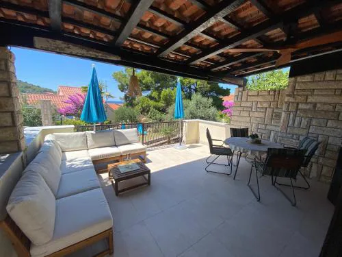 Holiday House Mia