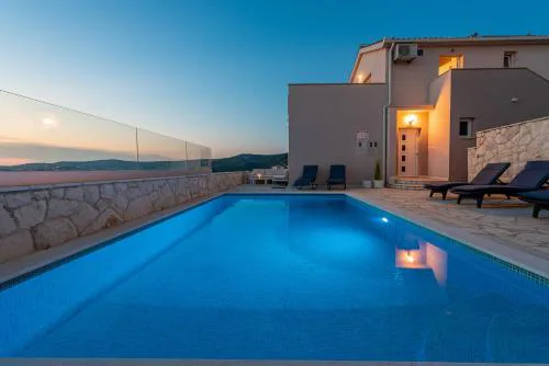 Mona Apartments