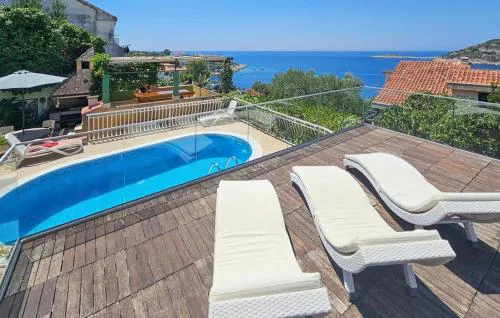 Stunning Home In Razanj