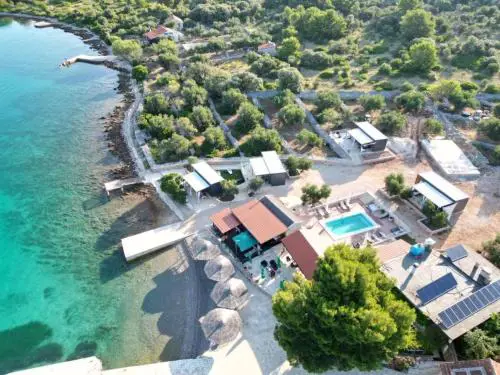 Apartment Strandhaus Lady - Ferienanlage Bain- Žut - Kornati by Interhome