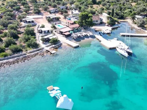 Beach house Lady - resort & tavern BAIN, free transport, pool, Island of Žut - Kornati