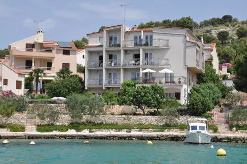 Apartments Pralija Mile