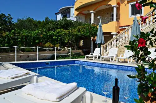 Apartments Villa RA