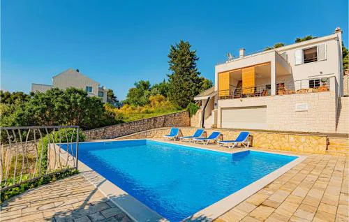 Awesome Home In Zaboric With Wifi