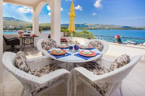 Sea Breeze - Front Sea Apartment