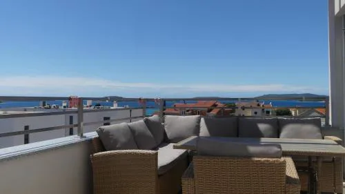 Seaside Serenity - Elegant Apartment with Stunning Sea Views