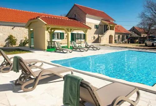 House Villa Karaga