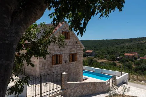 Stone house Grgo with heated swimming pool and spa