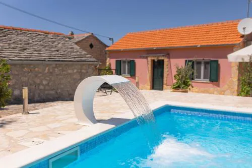Stone houses Nikola