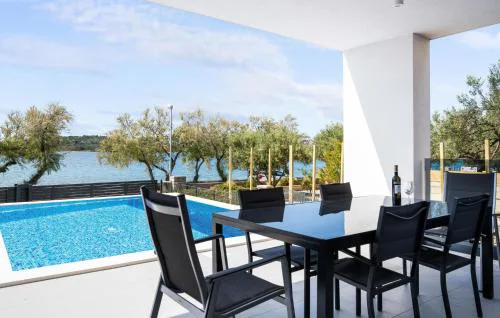3 Bedroom Stunning Apartment In Vodice