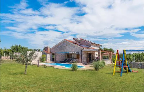 4 Bedroom Nice Home In Vodice