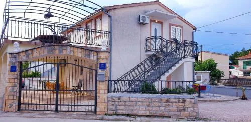 Apartmani "Alma"