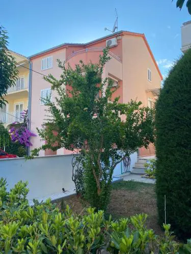 Apartmani Dora