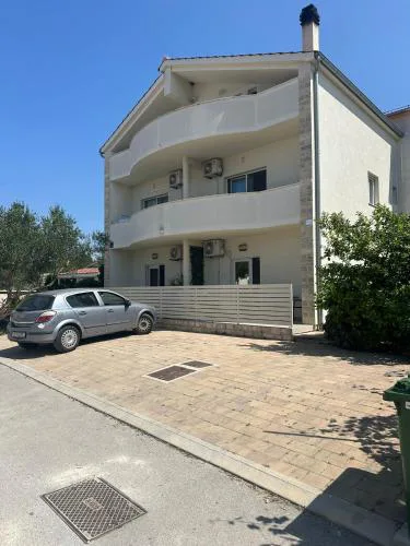 Apartment Maras