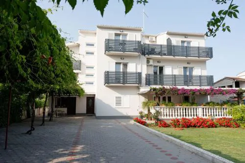 Apartments & Rooms Meštrov