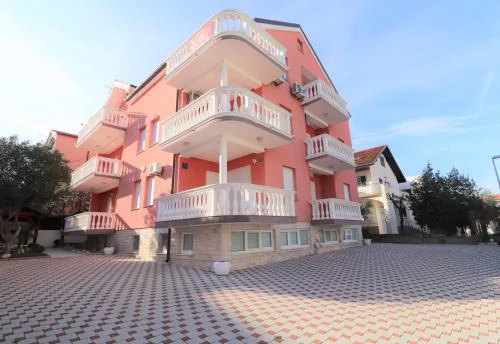 Apartments with a parking space Vodice - 22634