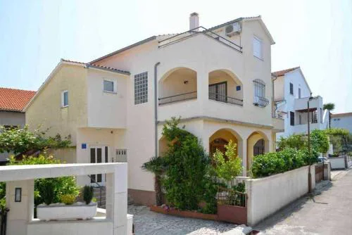 Apartments with parking spaces Vodice - 23346