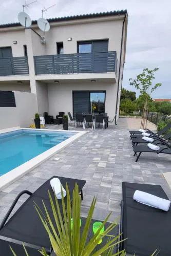 Family friendly house with a swimming pool Vodice - 23021