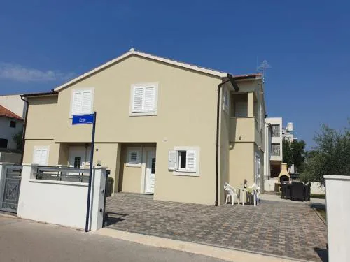 House of 98 m² with three bedrooms, two bathrooms