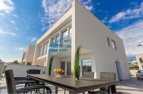 L&A Luxury Villa