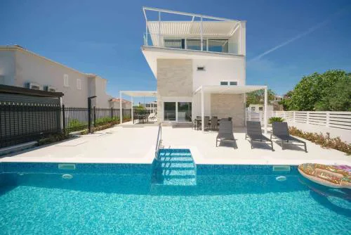 Pinia Apartments